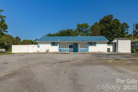 944 Fisher Ferry Street