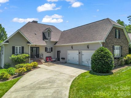 29 Spring Heights Court active home in Carriage Park, Hendersonville, NC