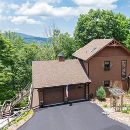 1009 Larkspur Trail