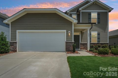 8007 Foxcroft Drive active home in Weddington Pointe, Monroe, NC