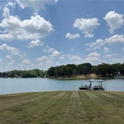 2216 Holly Lane