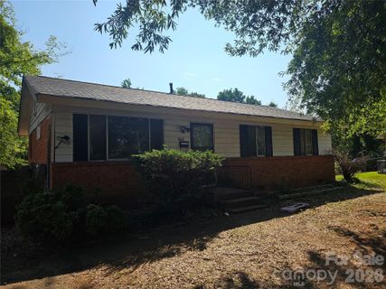 5415 Dennis Court pending home in Hidden Valley, Charlotte, NC