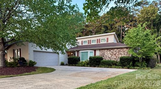 1100 Jennifer Lane
