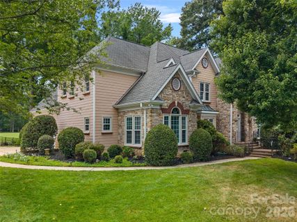 19322 River Falls Drive pending home in River Run, Davidson, NC