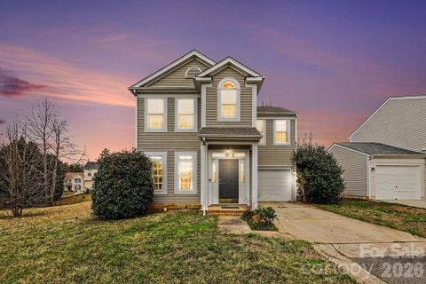 8601 Sawleaf Court active home in Kingstree, Charlotte, NC