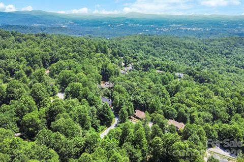 98 Indian Woods Trail pending home in Wildwood Heights, Hendersonville, NC