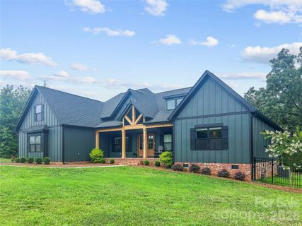 501 Edmunds Lane active home in Edmunds Farm, Clover, SC