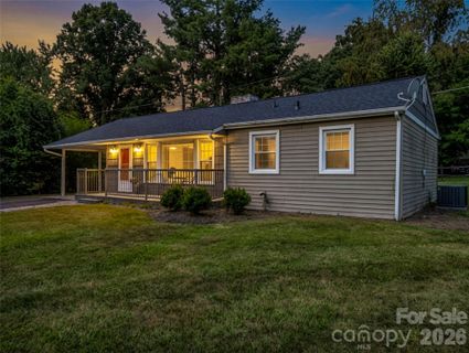 215 Varden Place active home in Grovemont, Swannanoa, NC