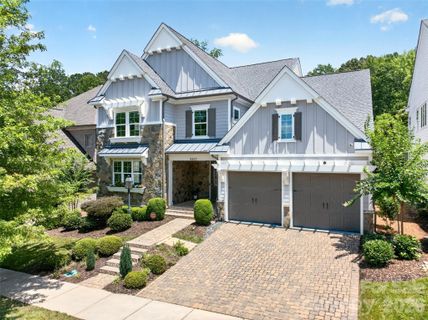 9815 Avenal Lane pending home in Providence Retreat, Charlotte, NC
