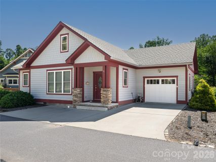 51 Verde Drive active home in The Villages At Crest Mountain, Asheville, NC