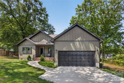1608 James Street active home in Jenkins Heights, Gastonia, NC