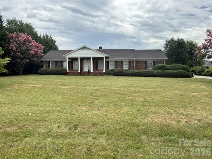 404 N Greenbriar Road pending home in Greenbriar Farms, Statesville, NC