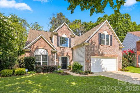 8600 Fieldcroft Drive pending home in Blakeney Heath, Charlotte, NC