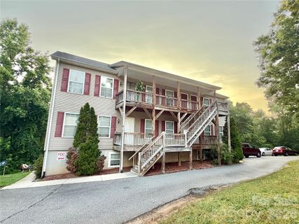 448 6th Street