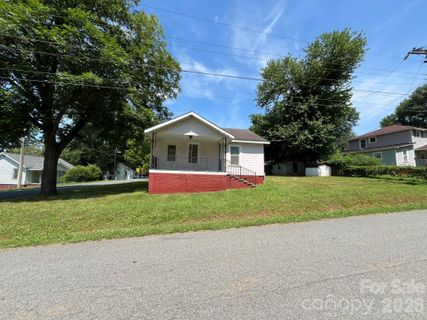 208 Bell Street pending home in Adrian Park, Mount Holly, NC