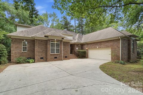 10312 Club Trophy Lane active home in Olde Sycamore, Mint Hill, NC