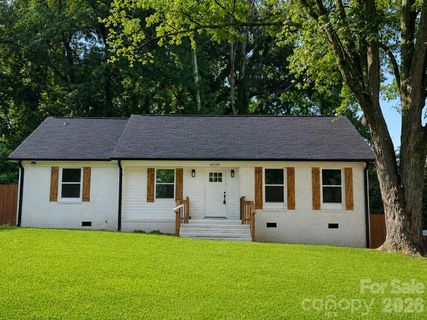 6908 Ludwig Drive pending home in Hampshire Hills, Charlotte, NC