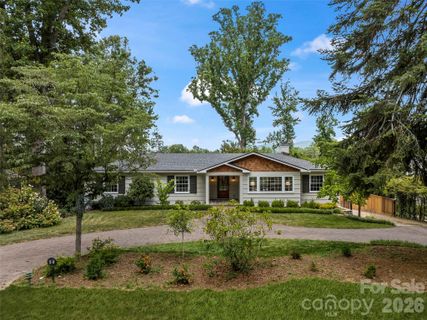30 White Oak Road active home in Biltmore Forest, Asheville, NC