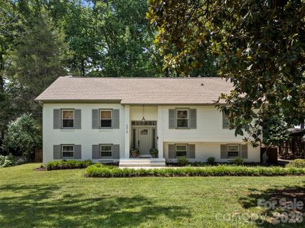 3019 Goneaway Road pending home in Huntingtowne Farms, Charlotte, NC
