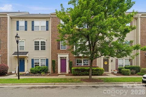 9945 Kings Parade Boulevard active home in Arysley Townhomes, Charlotte, NC
