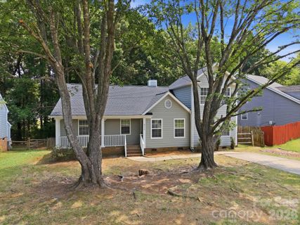 8313 Houndstooth Drive pending home in Morris Village, Charlotte, NC