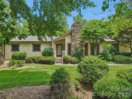 1 Bridle Path Court pending home in Hunters Crossing, Hendersonville, NC