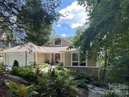 210 Claymoor Court active home in Kenmure, Flat Rock, NC