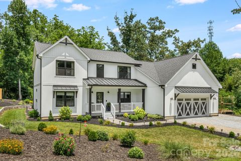 Homes in Old Applewood Hollow, Hendersonville