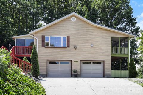 81 Chestnut Lane active home in Chestnut Ridge, Hendersonville, NC