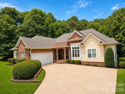 138 Fox Hunt Drive active home in Beacon Pointe, Mooresville, NC
