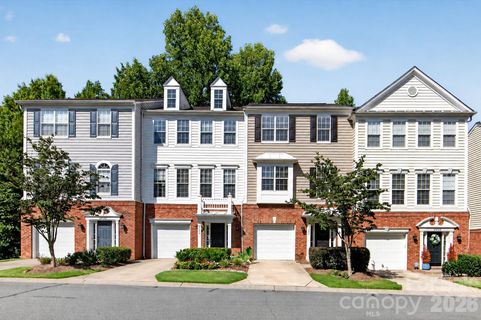 3054 Castleberry Court pending home in Magnolia Park, Charlotte, NC