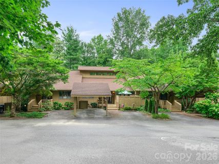 303 White Oak Drive active home in The Oaks, Hendersonville, NC