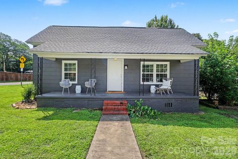 2816 Yadkin Avenue
