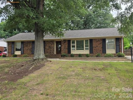 3219 Aspendale Lane pending home in Cedars East, Charlotte, NC
