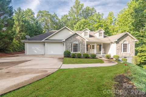 Homes in Meadowbrook Farms, Columbus