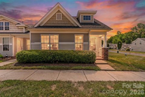 1583 Tiana Way active home in Olde Towne, Rock Hill, SC