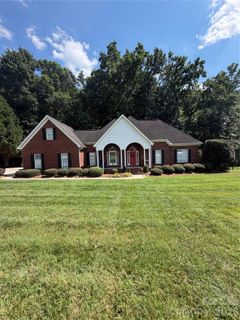923 Gristmill Drive active home in Miller Pond, Rock Hill, SC