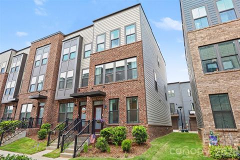 1018 Simcoe Lane active home in Southrail Station, Charlotte, NC