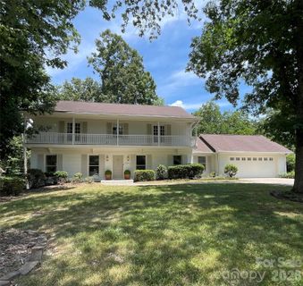 1340 Piccadilly Drive active home in Stonehaven, Charlotte, NC
