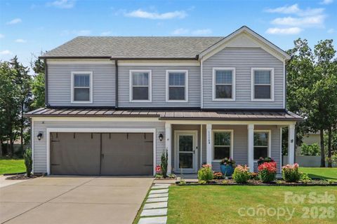 11140 Comiskey Lane active home in Haywyck Meadows, Charlotte, NC