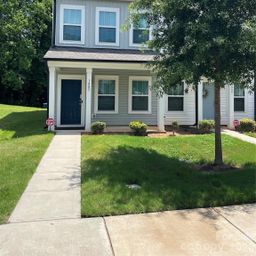 1005 Plaza Walk Drive