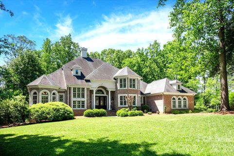 6052 Oxfordshire Road active home in Stratford On Providence, Waxhaw, NC