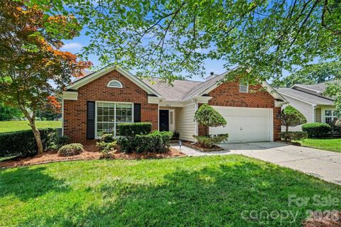 8316 Rhian Brook Lane pending home in Wedgewood, Charlotte, NC