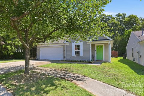 13113 Young Fawn Court pending home in Planters Walk, Charlotte, NC