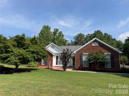 2332 Ivy Run Drive pending home in Oak Grove, Indian Trail, NC