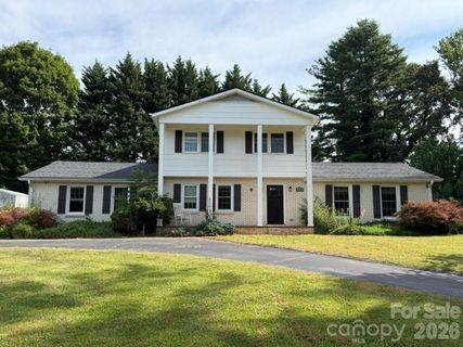 1376 Glenheath Drive active home in Heatherwood, Hendersonville, NC