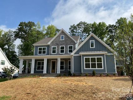 831 Lakeforest Drive