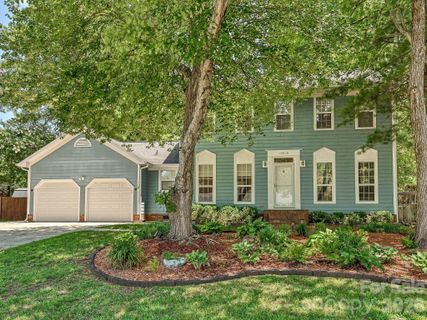 13518 Krislyn Woods Place active home in Greycrest, Charlotte, NC