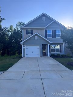5135 Wolfridge Avenue pending home in Creedmore Hills, Charlotte, NC