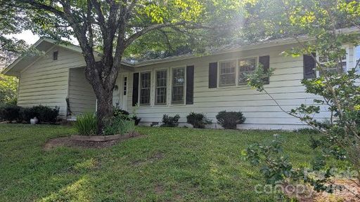 616 Pineview Lakes Road